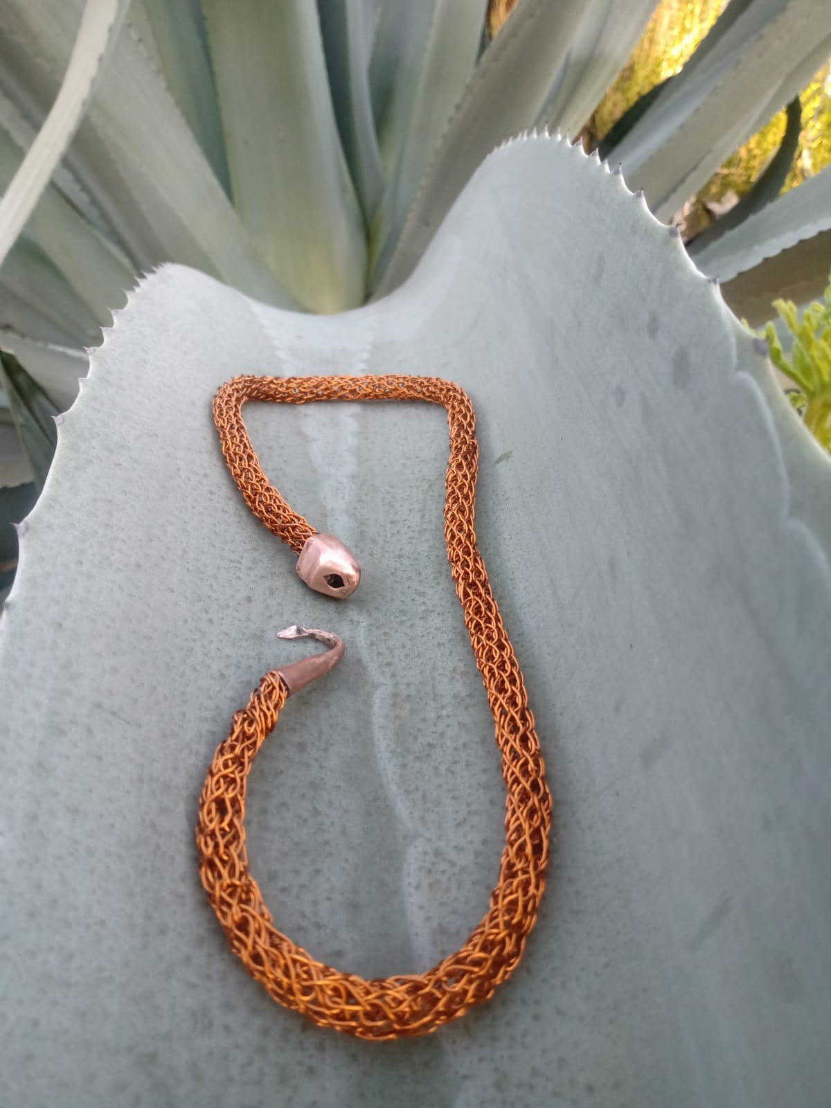 Collar ouroboro