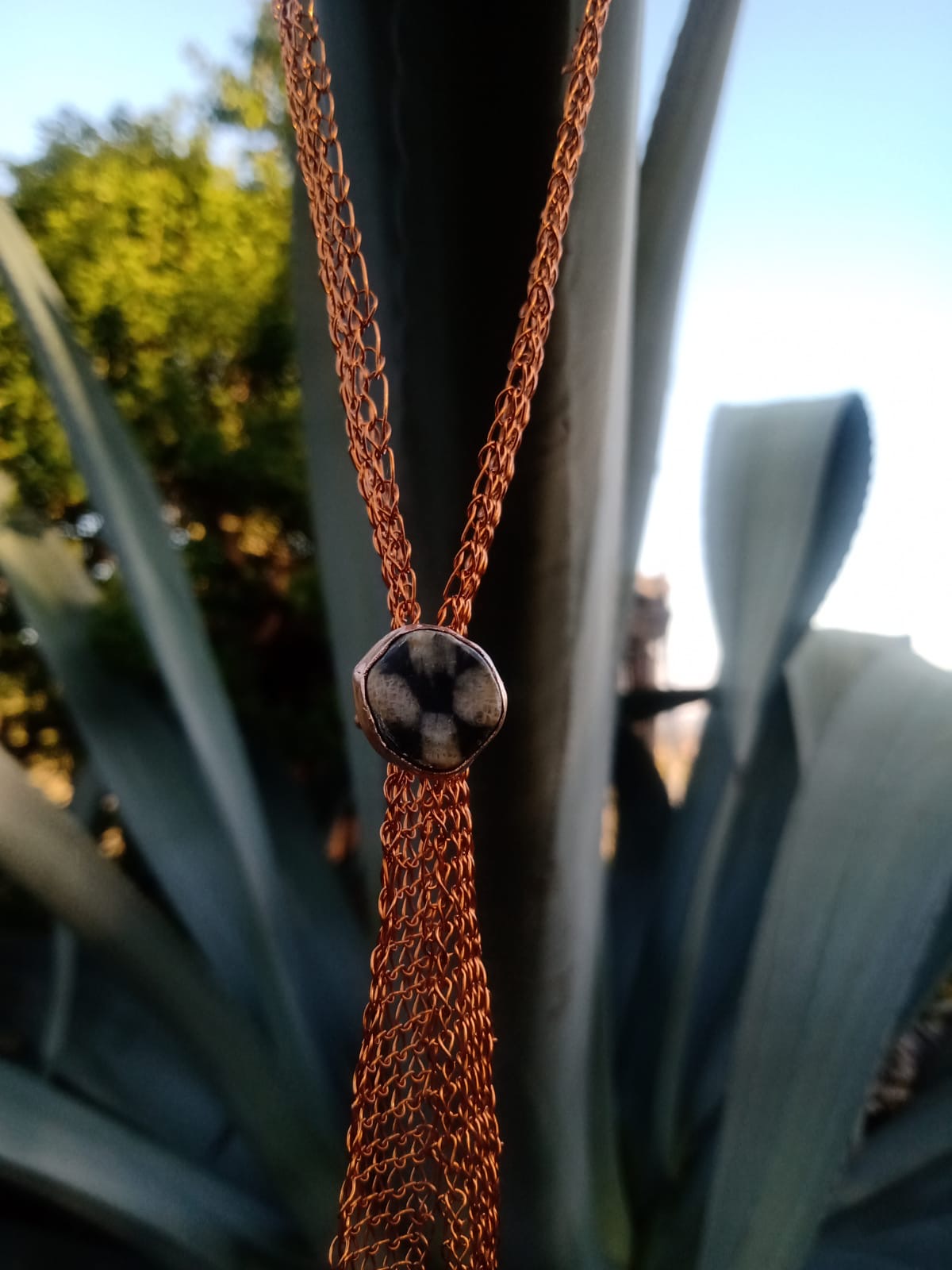 Collar tipo pañuelo piedra cruz