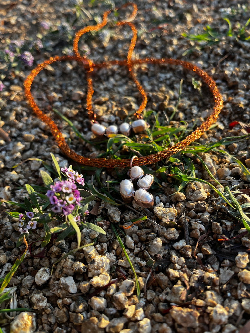 Collar perla tejido en cobre